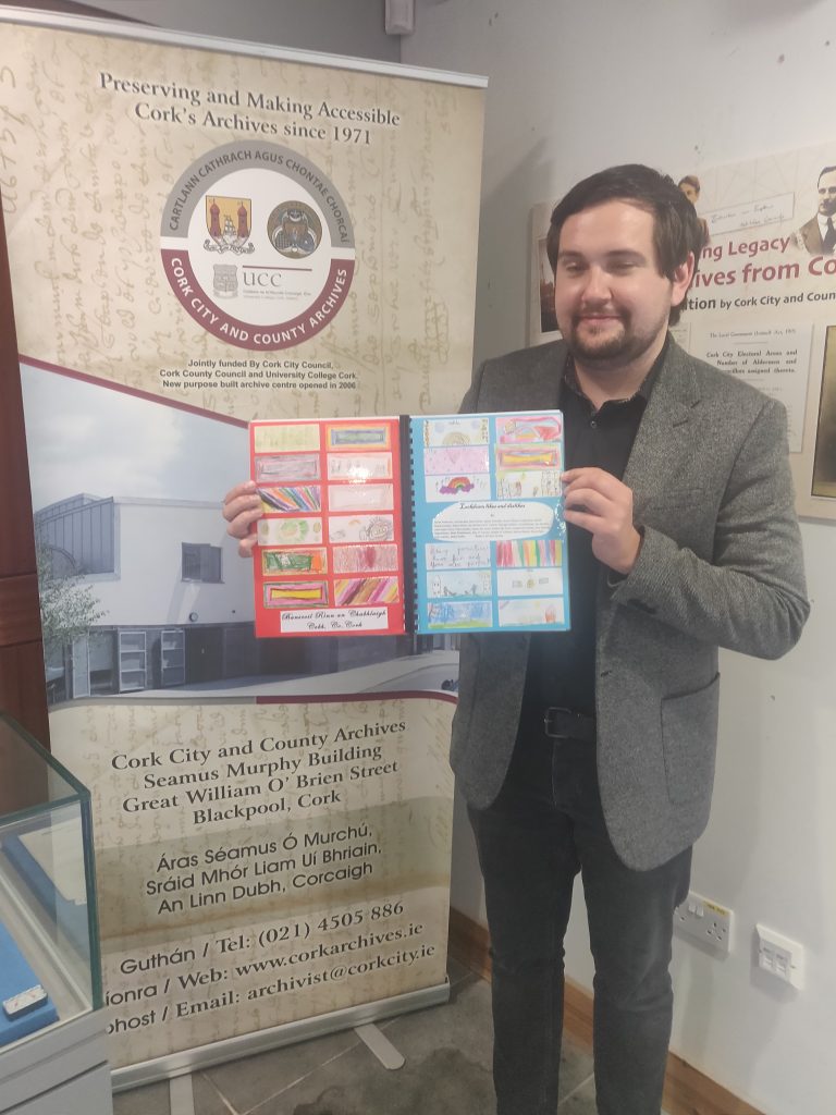 Ms de Rís’s Rang a Dó donate book to Cork City and County Archives.