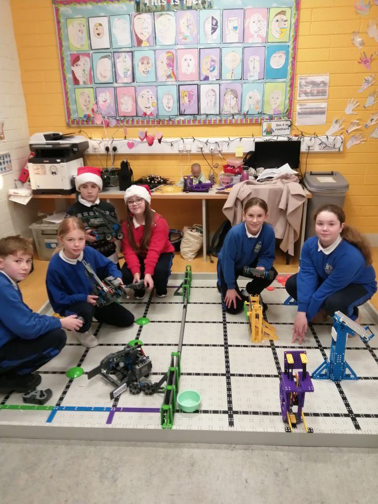 Rang 5 busy building their robots and the arena